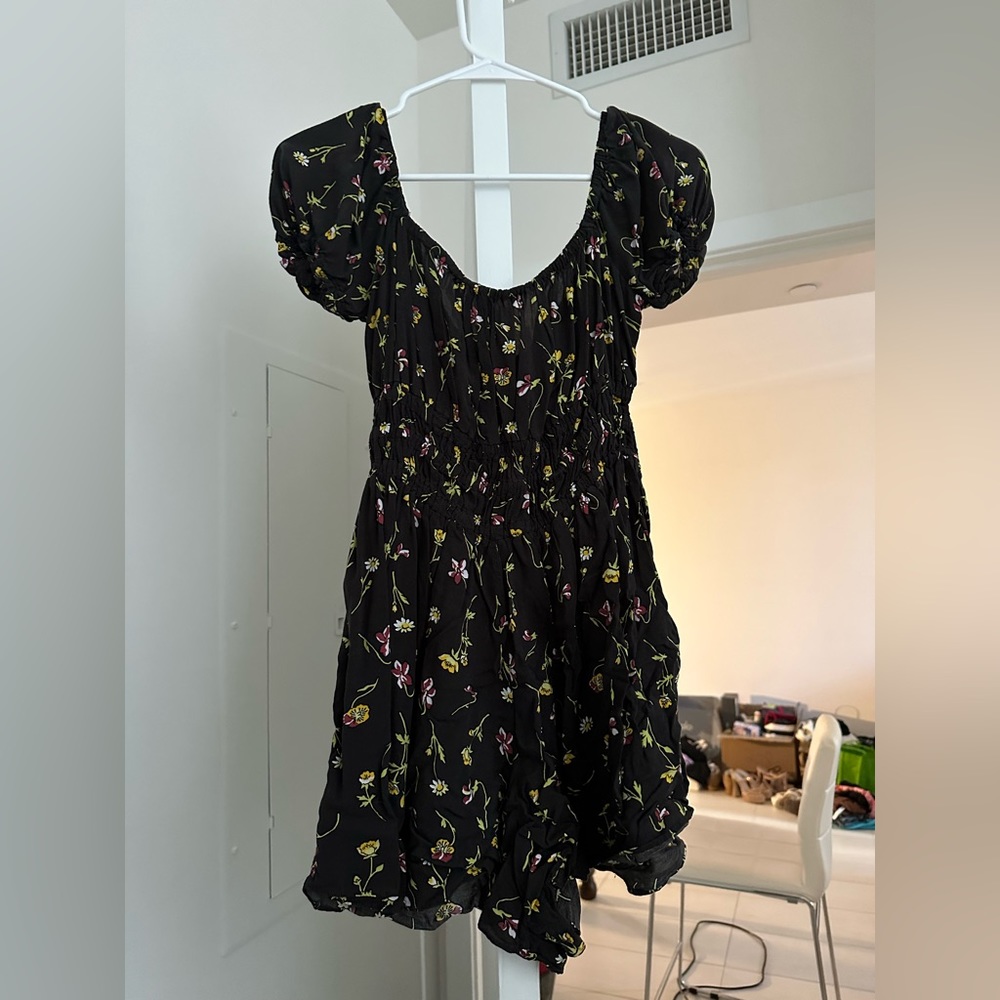 UO Sophia Floral Smocked Romper - Picture 3 of 8